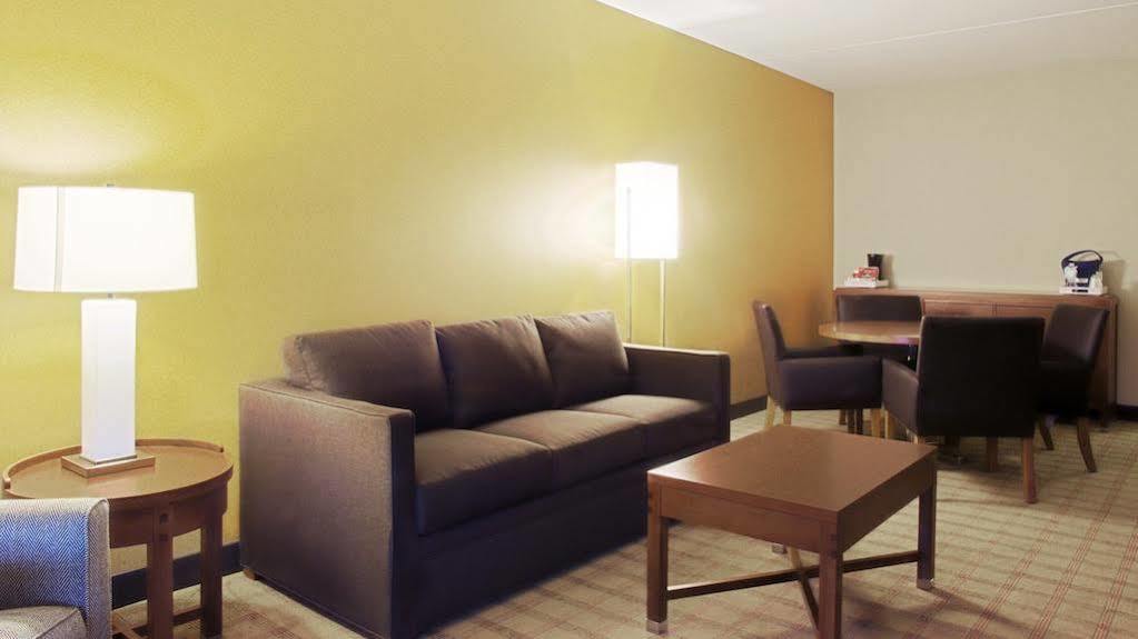 Four Points By Sheraton Winnipeg South Bagian luar foto